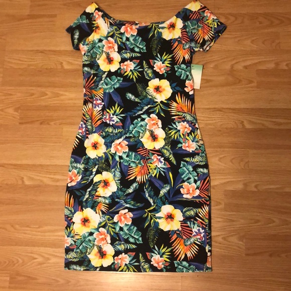 Decree Dresses & Skirts - Floral print body con dress